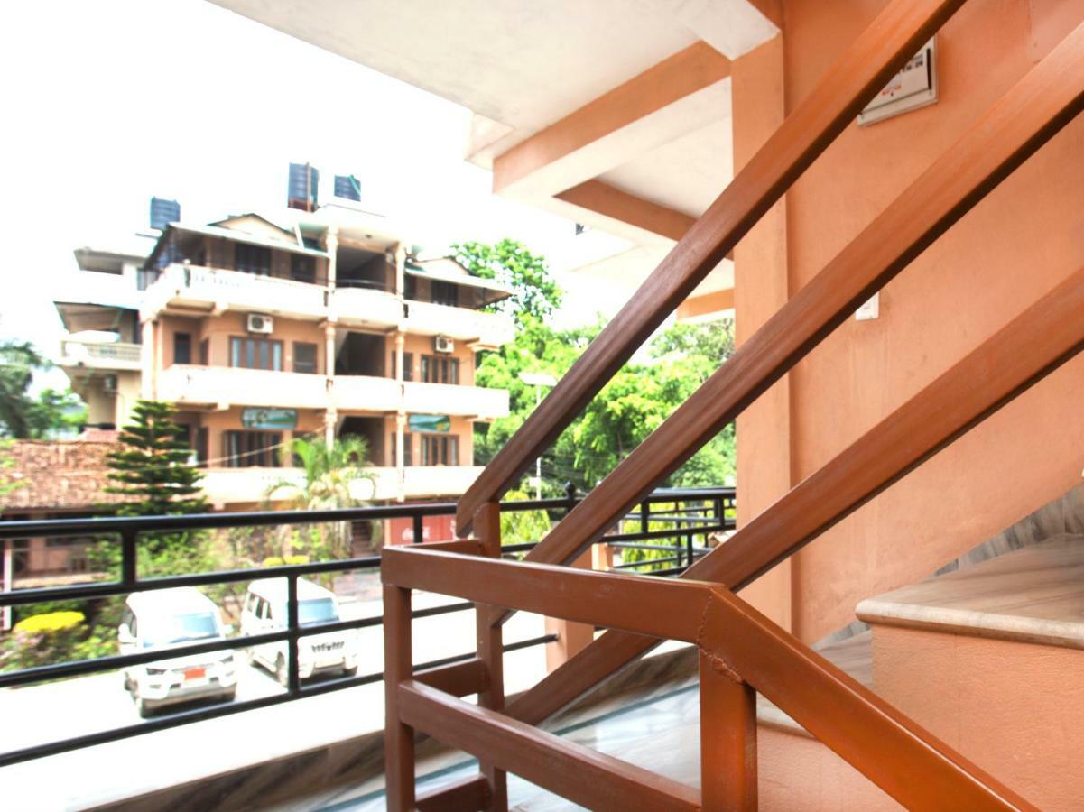 Spot On 486 Hotel Holy Lodge Sauraha Esterno foto