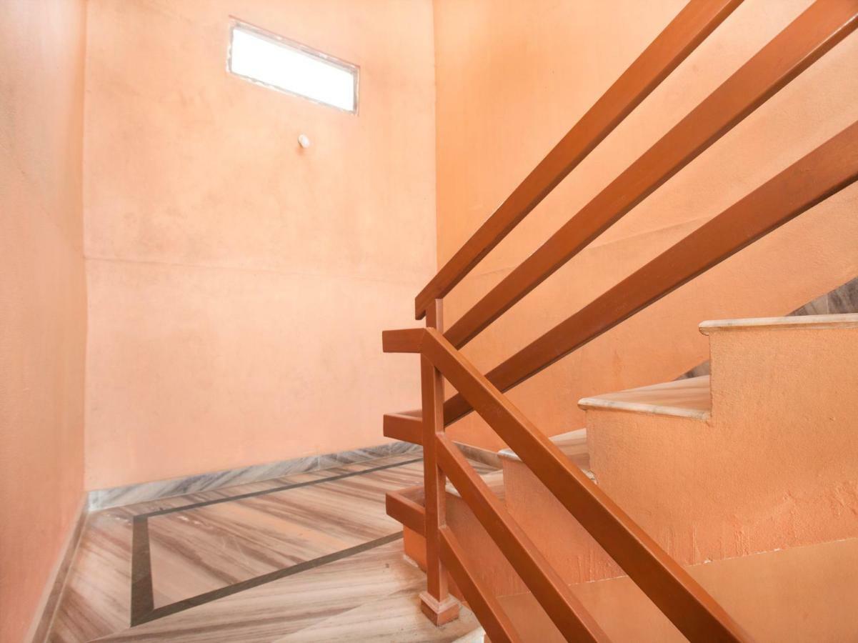 Spot On 486 Hotel Holy Lodge Sauraha Esterno foto