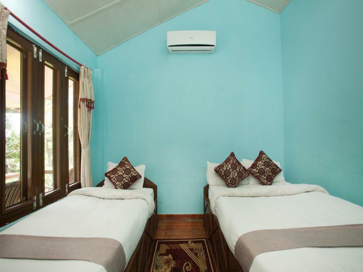 Spot On 486 Hotel Holy Lodge Sauraha Esterno foto